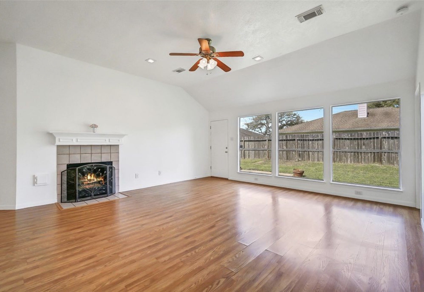 2118 Westminister Road Pearland, TX 77581 - Photo 4 of 18