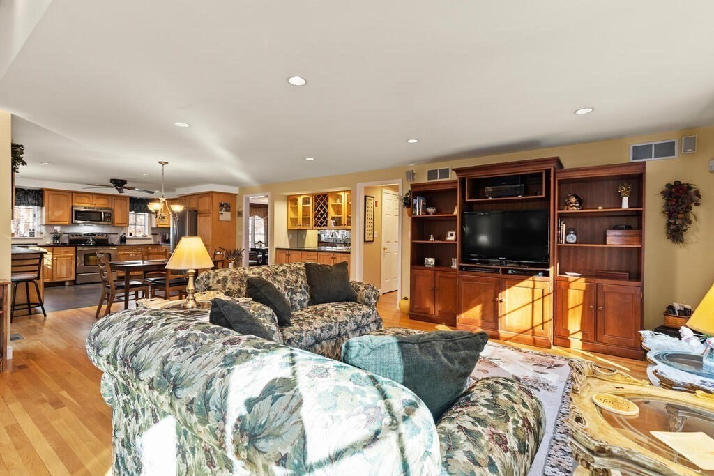 11 Merrills Way Rowley, MA 01969 - Photo 15 of 38 Gallery Image 15