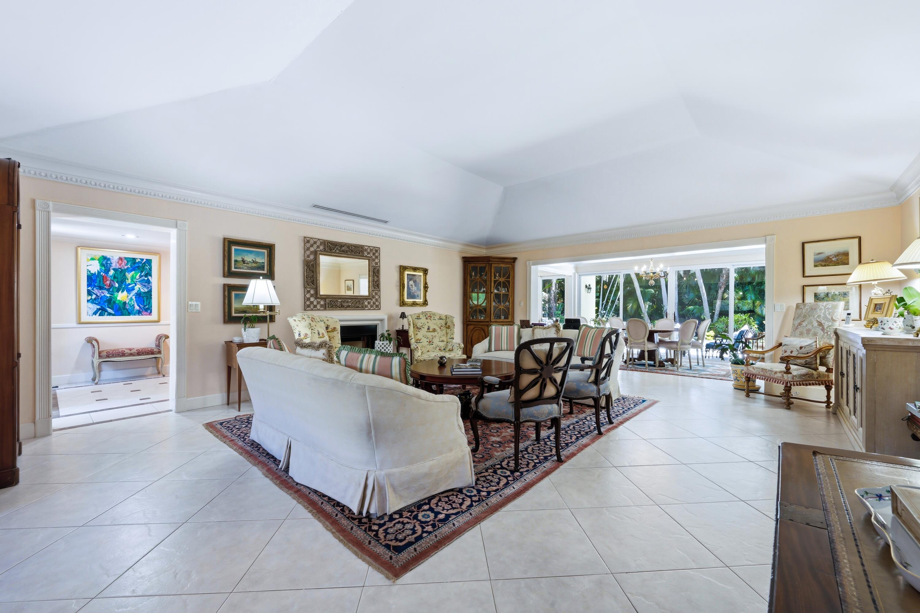 265 Fairview Road Palm Beach, FL 33480 - Photo 4 of 38 DSC_0971