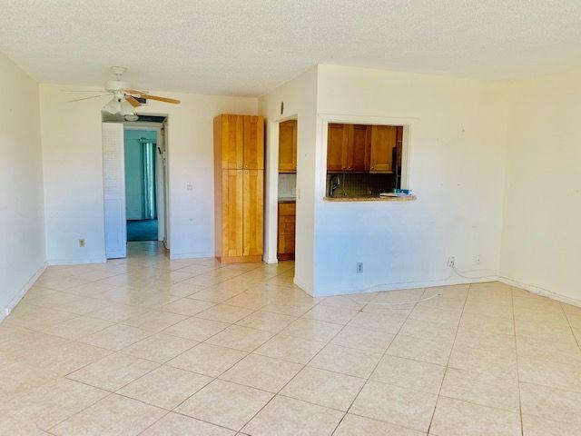 250 Dorset F, Unit 250 Boca Raton, FL 33434 - Photo 5 of 24 Living / Dining Area