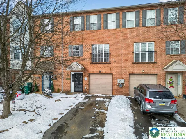 $335,000 | 2823 Sequoia Drive, Macungie, PA 18062