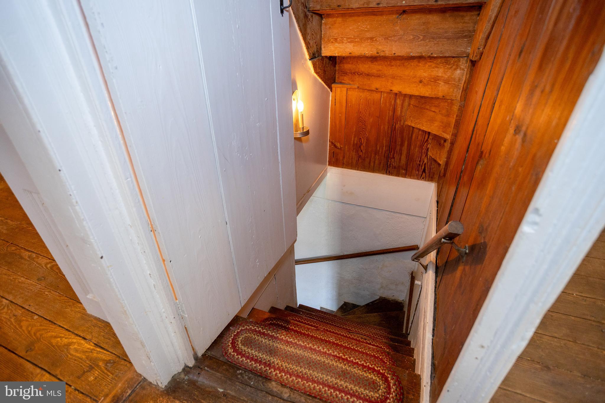 8200 Buckland Mill Road Gainesville, VA 20155 - Photo 11 of 33 Stairs to mid-level