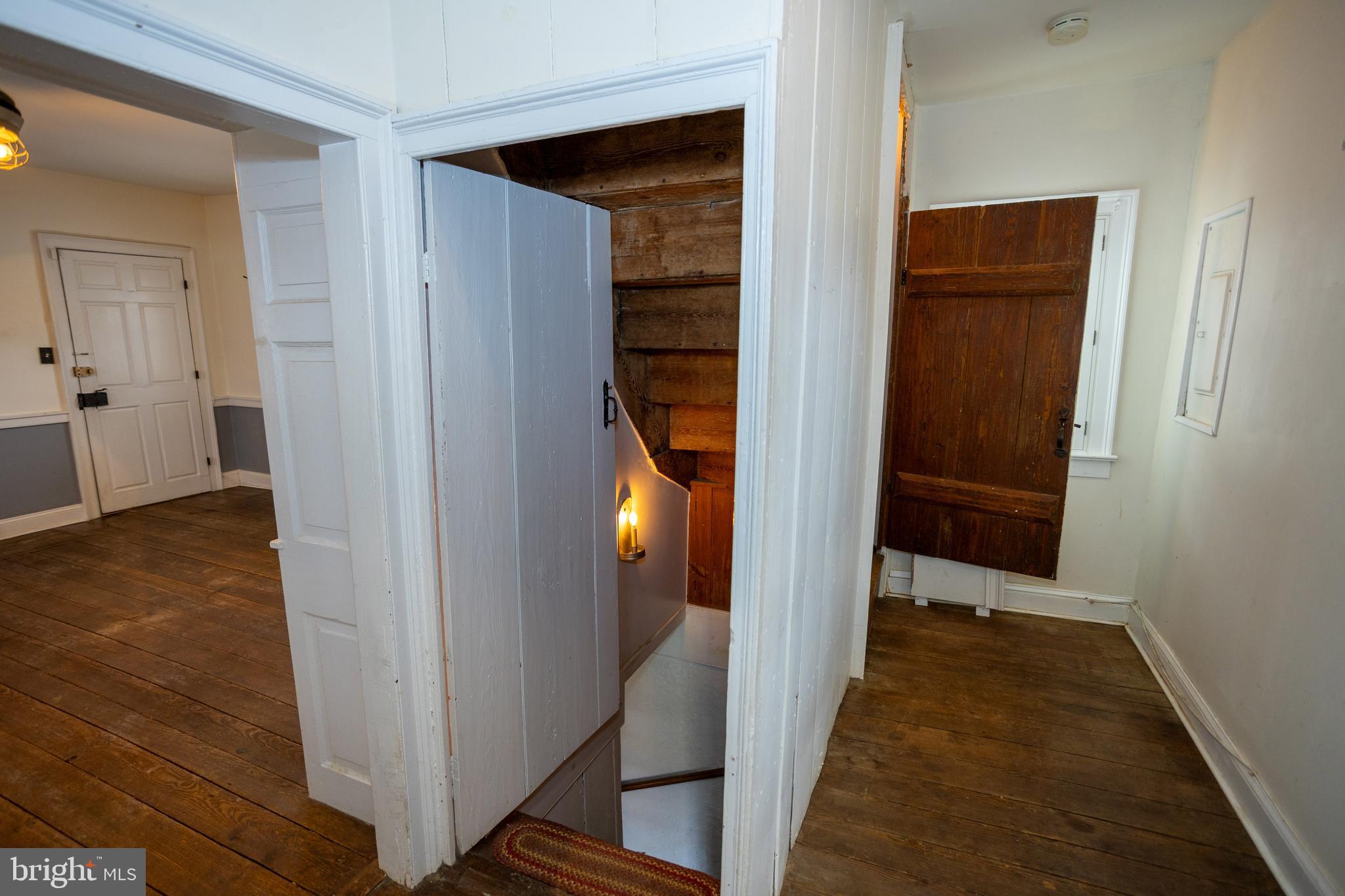 8200 Buckland Mill Road Gainesville, VA 20155 - Photo 12 of 33 Stairs to mid-level 1