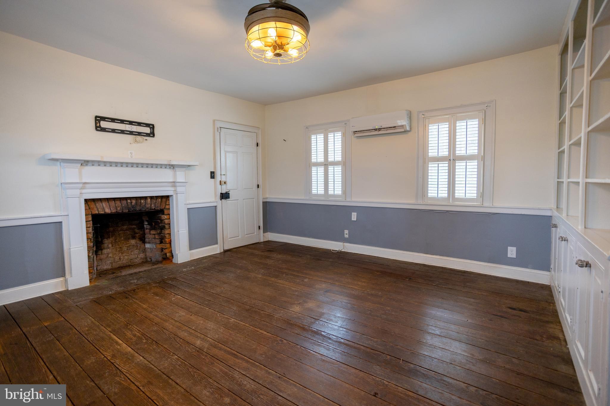 8200 Buckland Mill Road Gainesville, VA 20155 - Photo 14 of 33 Living room 1