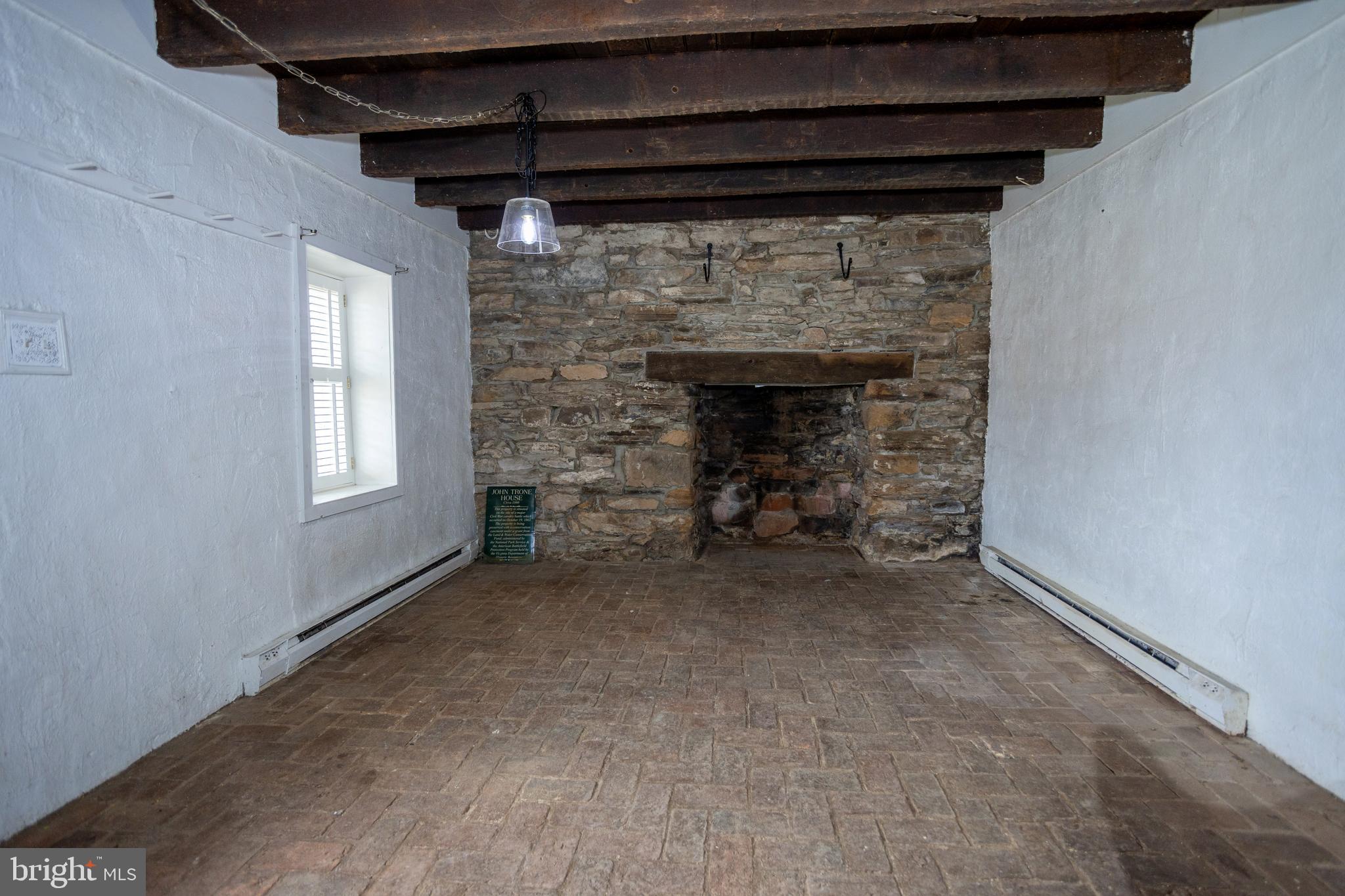 8200 Buckland Mill Road Gainesville, VA 20155 - Photo 3 of 33 Dining room