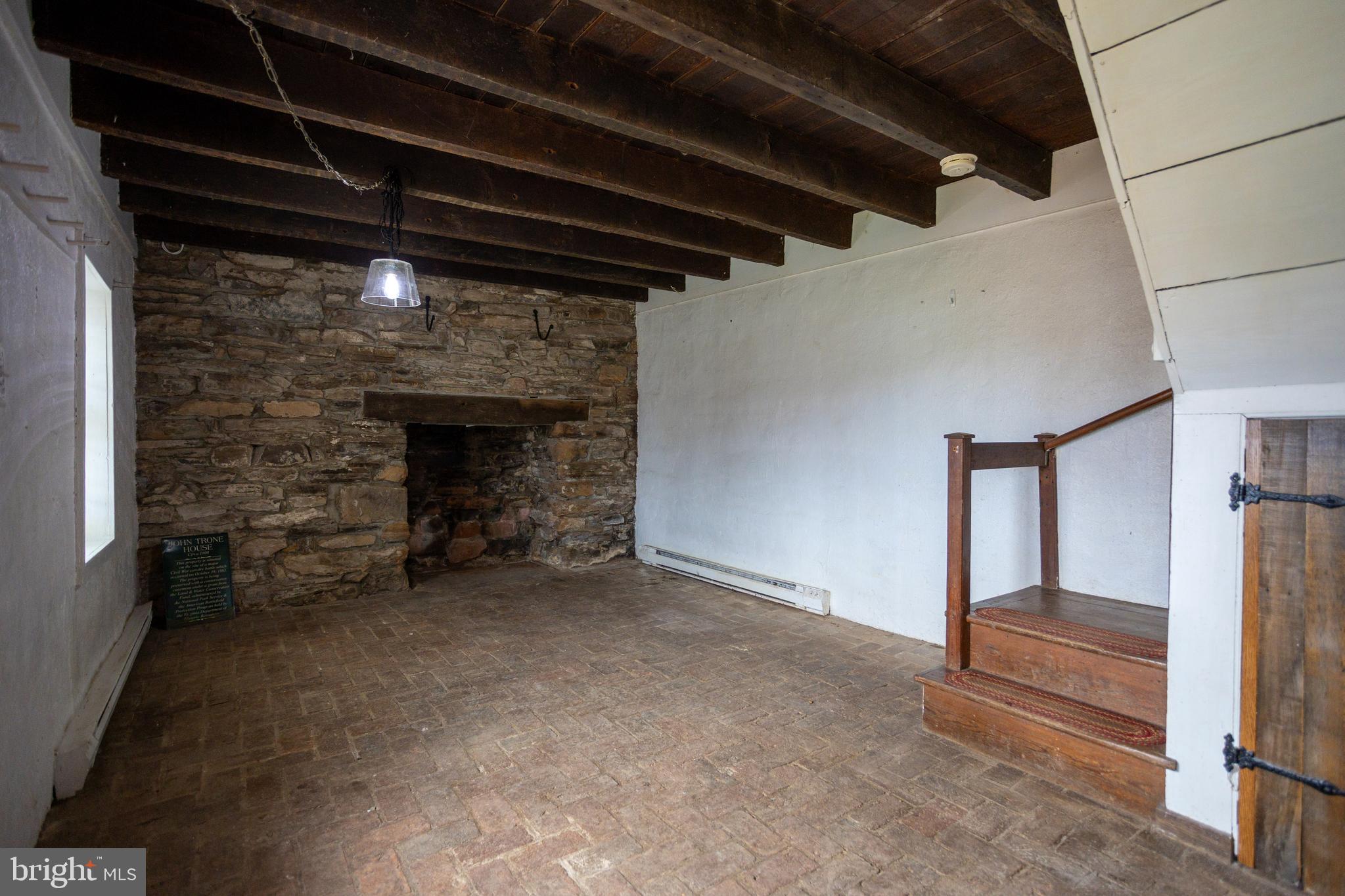8200 Buckland Mill Road Gainesville, VA 20155 - Photo 4 of 33 Dining room 1