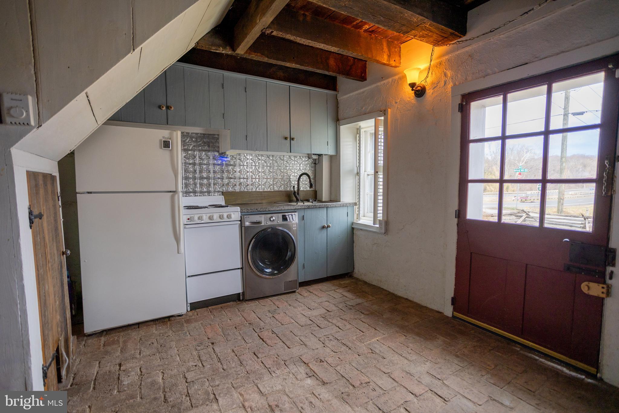 8200 Buckland Mill Road Gainesville, VA 20155 - Photo 6 of 33 Kitchen