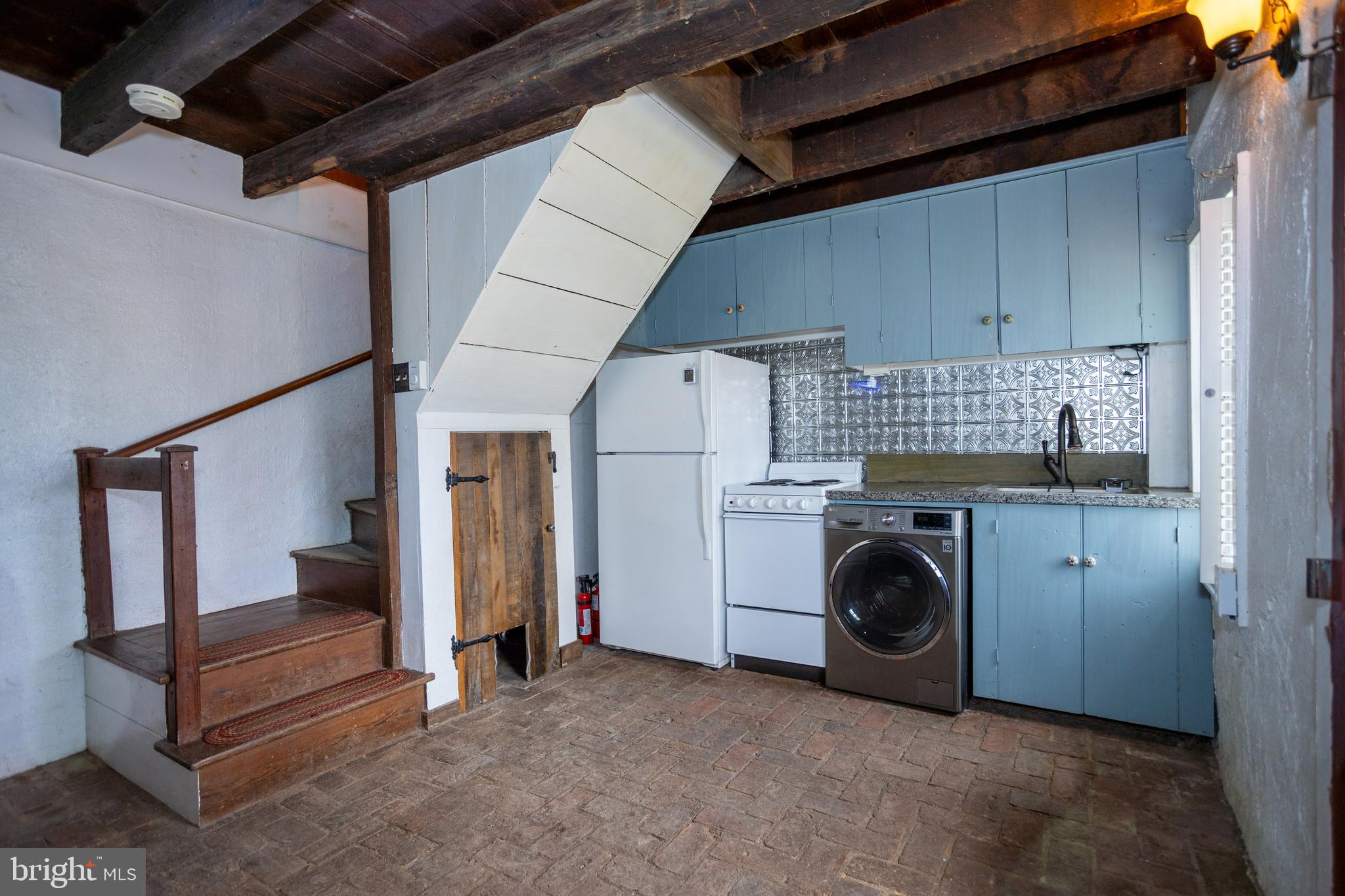 8200 Buckland Mill Road Gainesville, VA 20155 - Photo 7 of 33 Kitchen 1