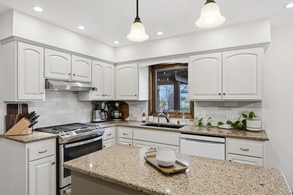 $480,000 | 4390 South Longview Drive, New Berlin, WI 53151