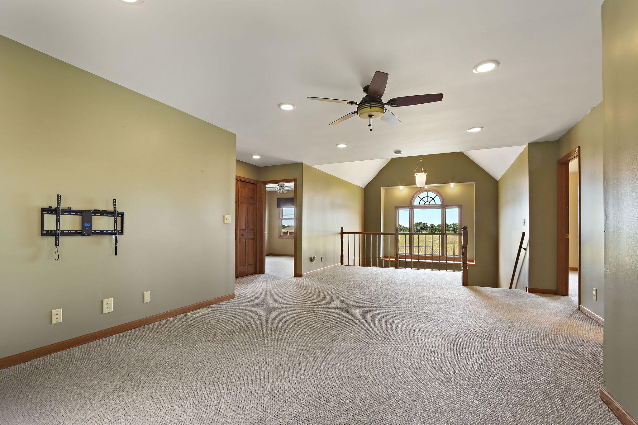 553 Twin Lakes Road Bloomfield, WI 53128 - Photo 9 of 43 Living Room