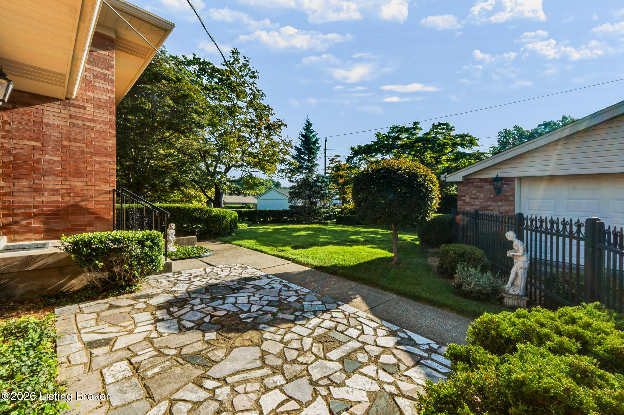 2022 Janlyn Road Louisville, KY 40299 - Photo 32 of 41 A7408522-HDR