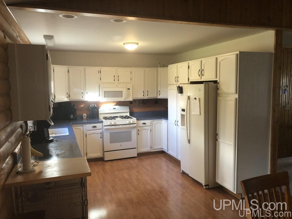 N7387 Miner's Castle Road Munising, MI 49862 - Photo 7 of 23 Gallery Image 7