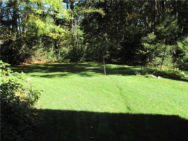 37 Greenbrier Road Smithfield, RI 02828 - Photo 4 of 18 Yard/Garden.
