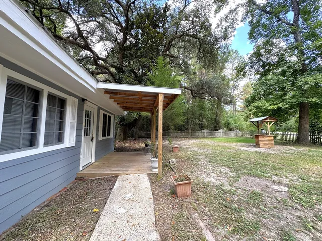 a view of a house with backyard and sitting area
