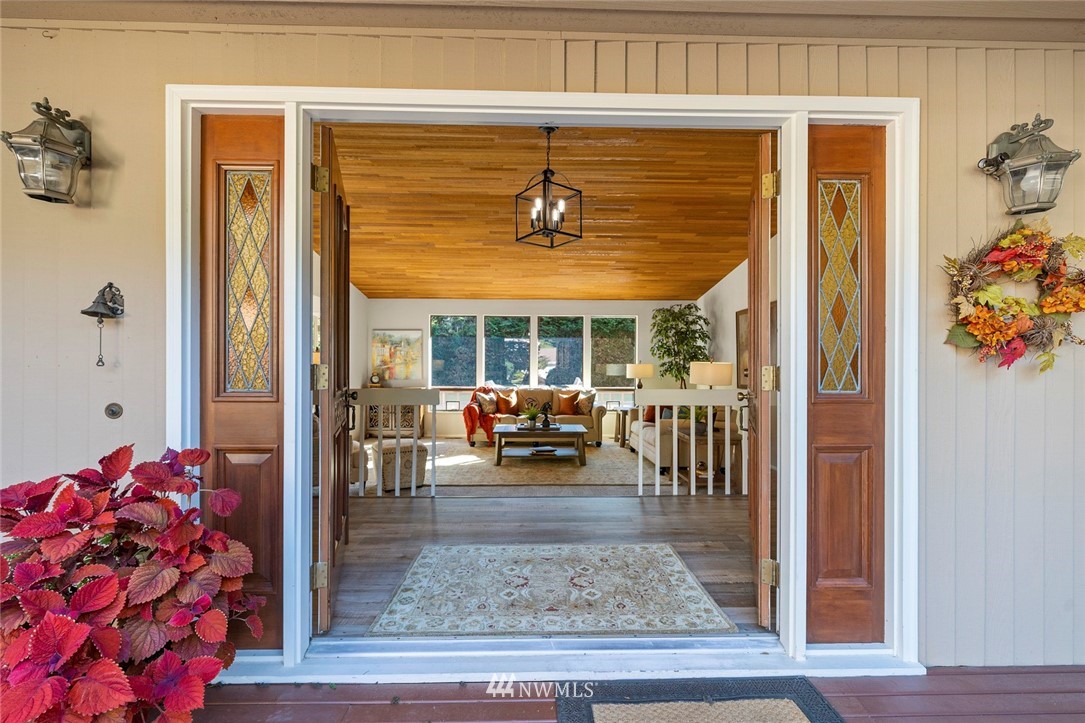15117 Southeast 138th Place Renton, WA 98059 - Photo 3 of 24 Gallery Image 3