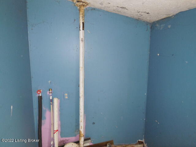 728 Lagrange Road New Castle, KY 40050 - Photo 10 of 23 Utility room