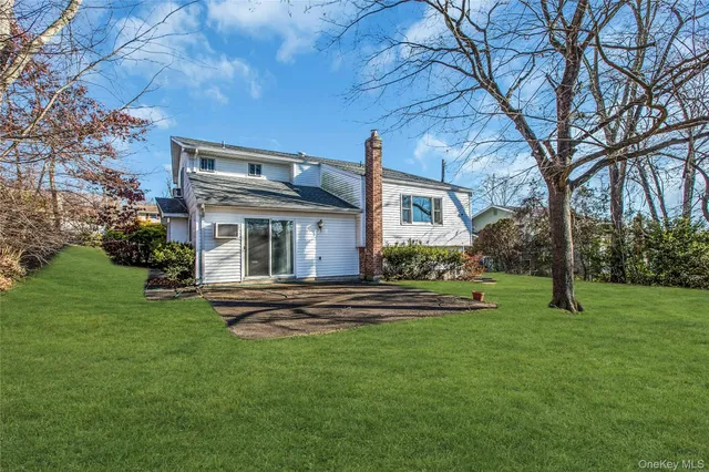a front view of house with yard