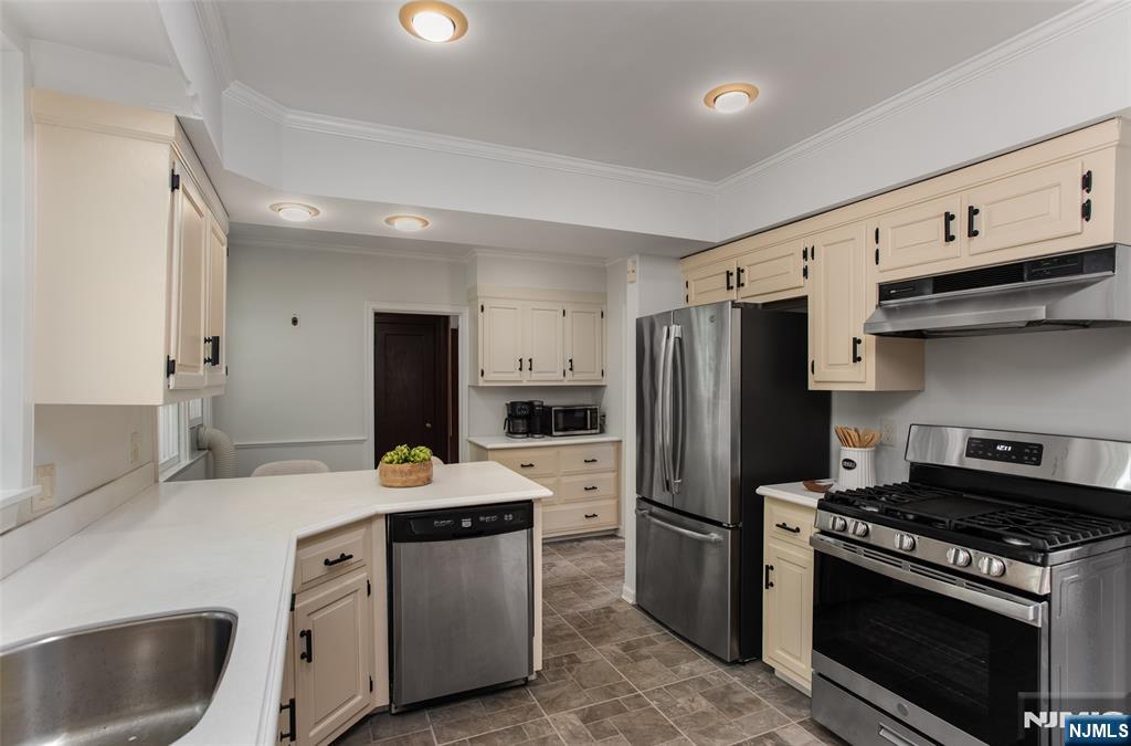 12 Marquette Road Montclair, NJ 07043 - Photo 15 of 36 Gallery Image 15