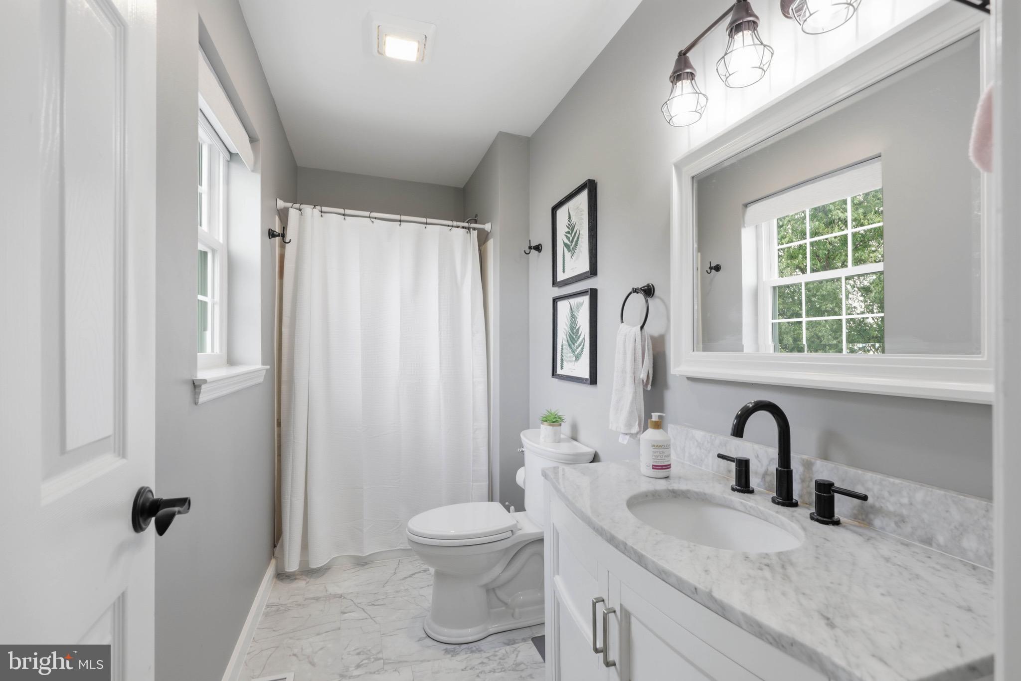 230 Cambridge Lane Lititz, PA 17543 - Photo 29 of 59 Primary bathroom