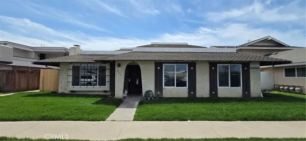 $3,200 | 6132 Warner Avenue, Huntington Beach, CA 92647