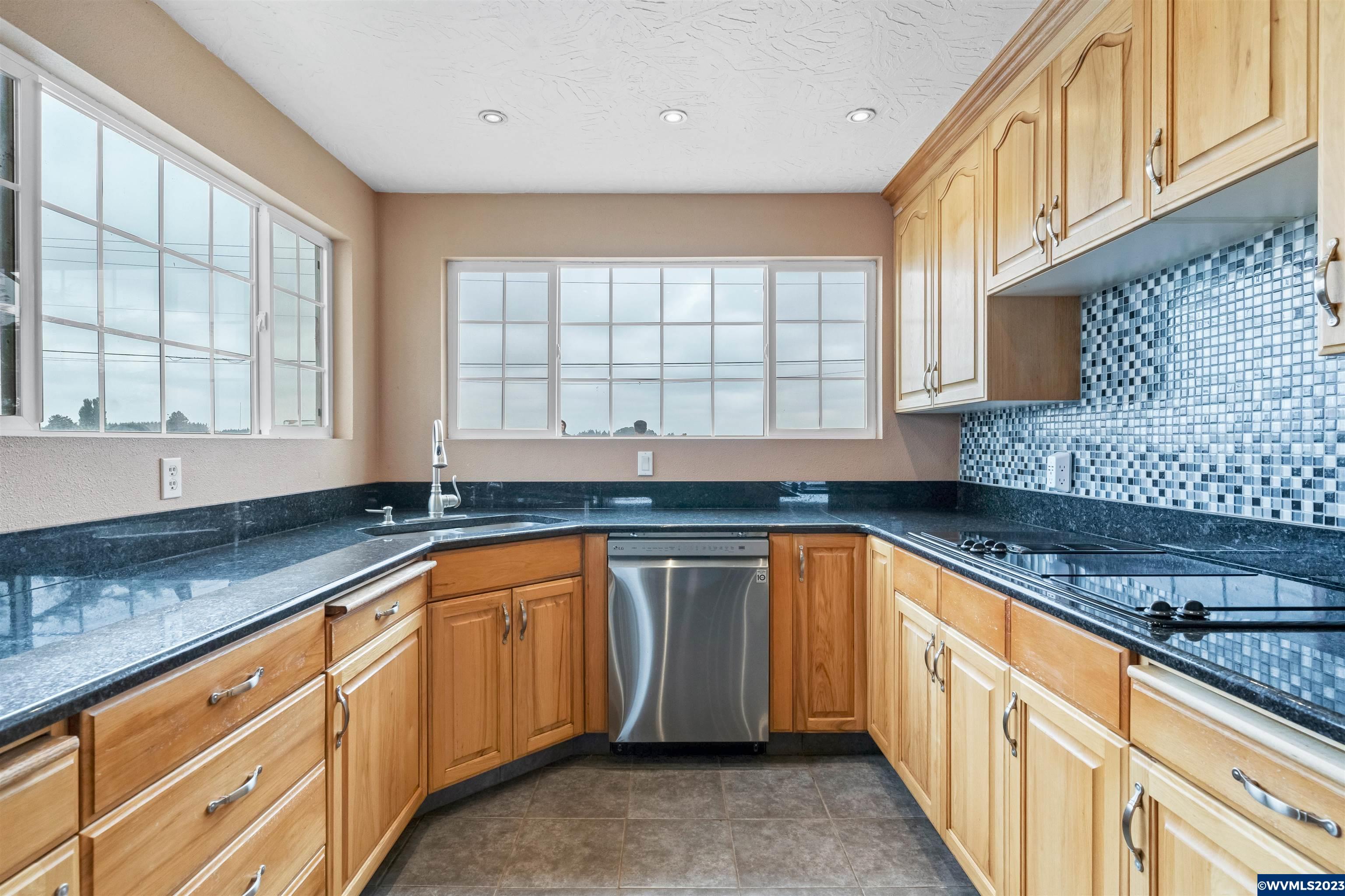 8285 Portland Road Northeast Salem, OR 97305 - Photo 16 of 37 Gallery Image 16