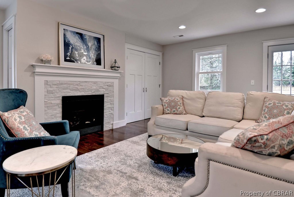 8242 Dutton Road Gloucester, VA 23061 - Photo 4 of 33 Gallery Image 4