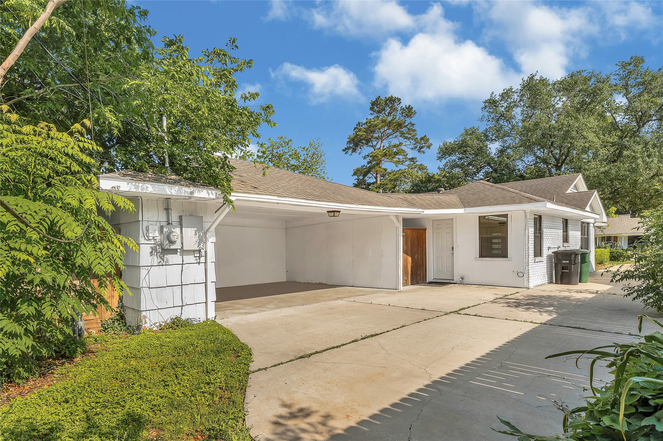 5604 Flack Street Houston, TX 77081 - Photo 22 of 22 carport