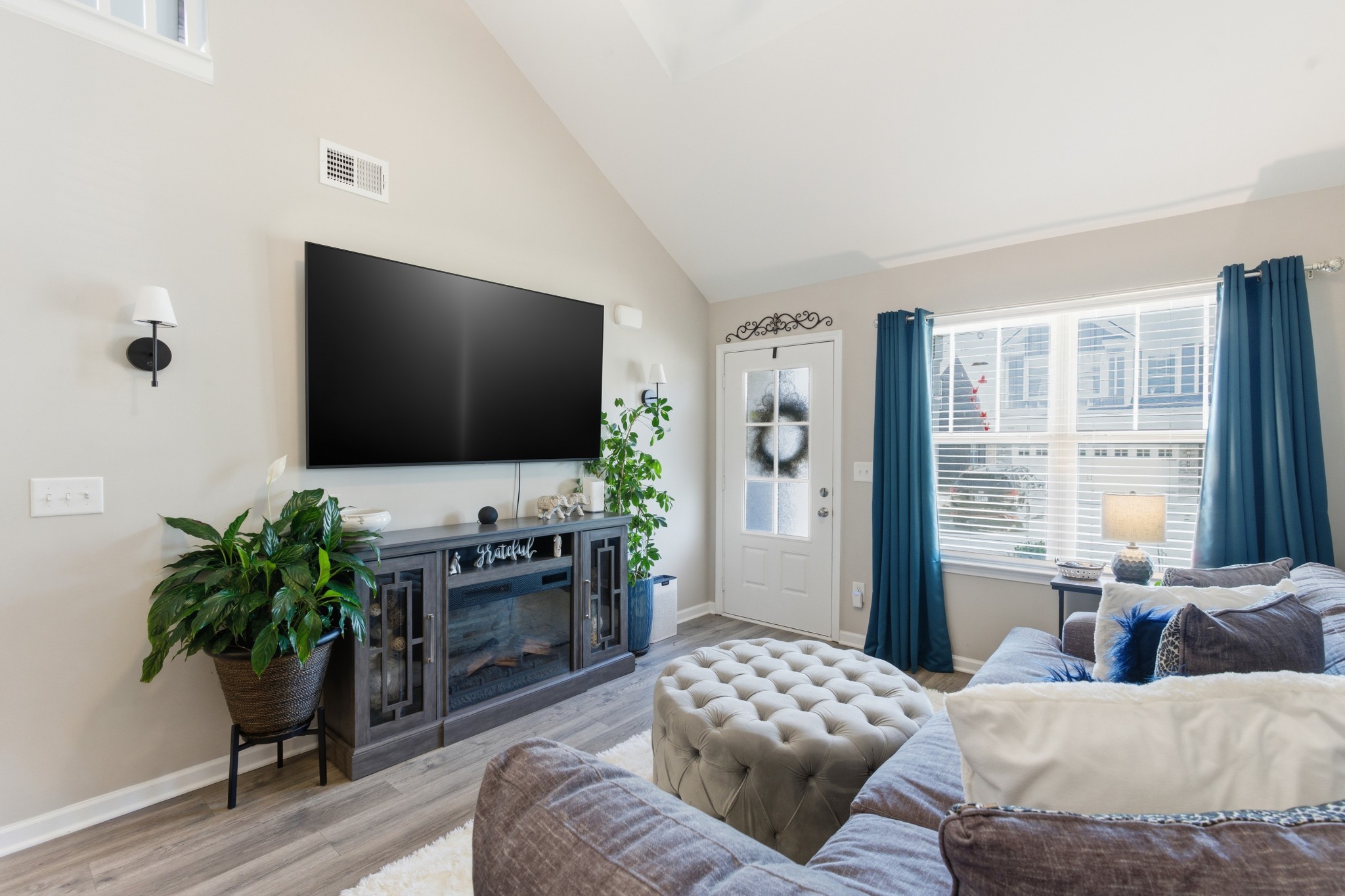 140 Rising Pvt Lane Gallatin, TN 37066 - Photo 5 of 29 a bedroom with furniture and a flat screen tv