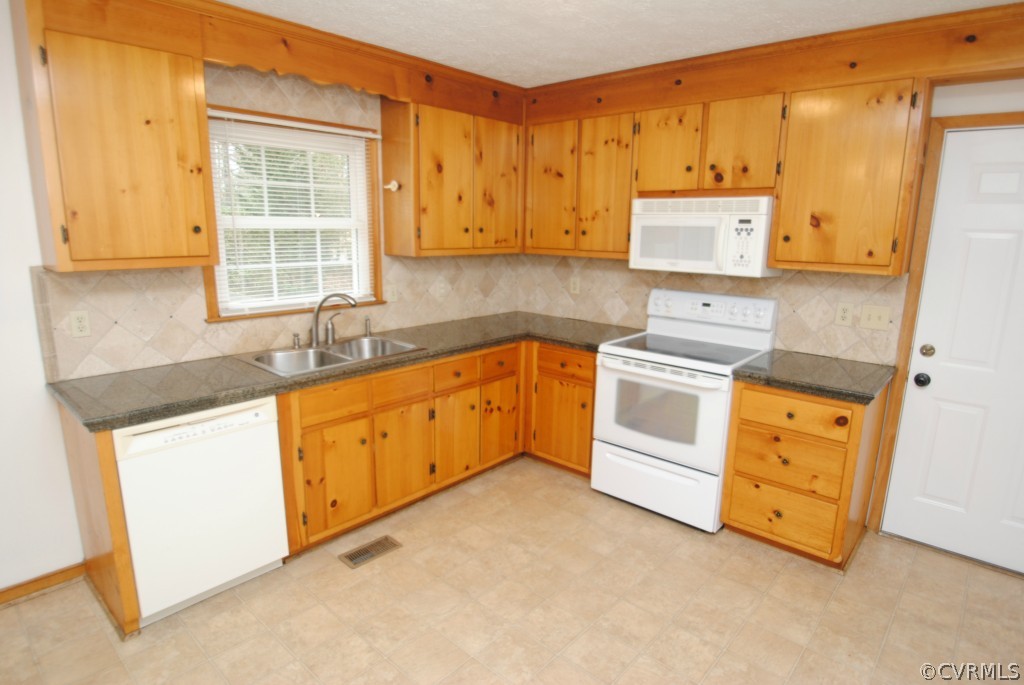 13561 Bailey Bridge Road Midlothian, VA 23112 - Photo 3 of 23