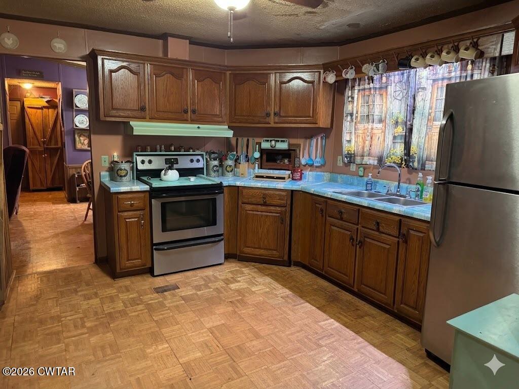 54 J B Jones Road Trenton, TN 38382 - Photo 4 of 12 Kitchen