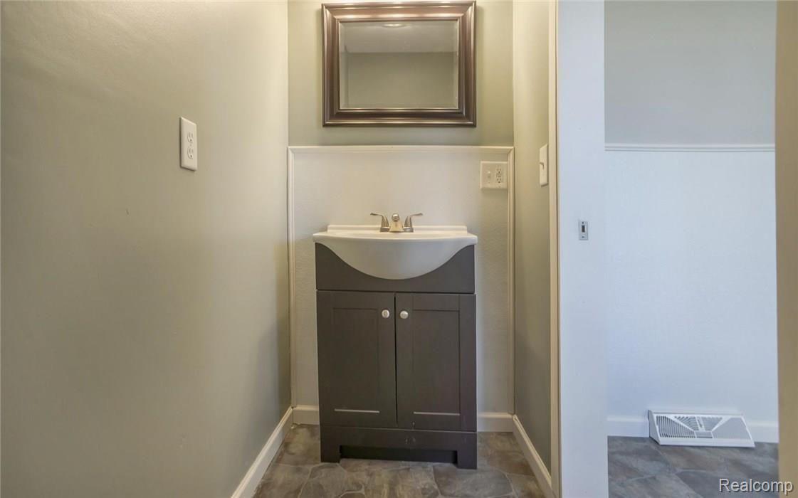 19 Triangle Lake Road Howell, MI 48843 - Photo 17 of 20 19 Triangle Lake 017.jpg