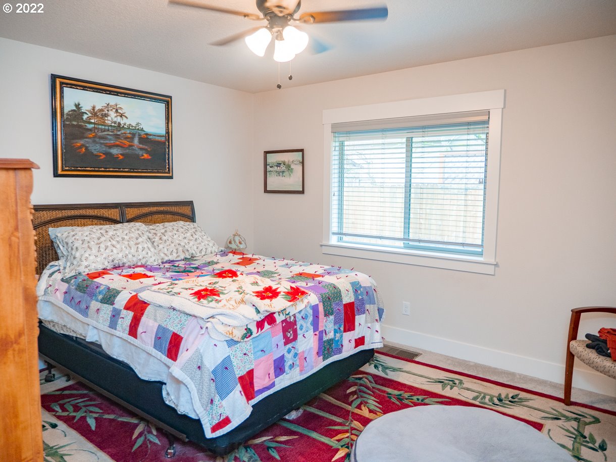 985 Walker Road Lebanon, OR 97355 - Photo 11 of 32 Gallery Image 11