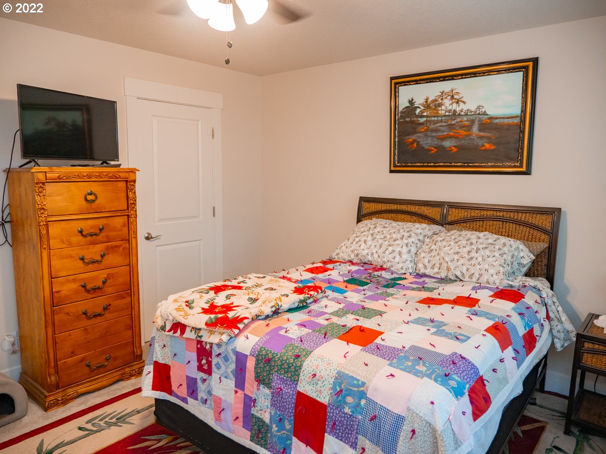 985 Walker Road Lebanon, OR 97355 - Photo 12 of 32 Gallery Image 12