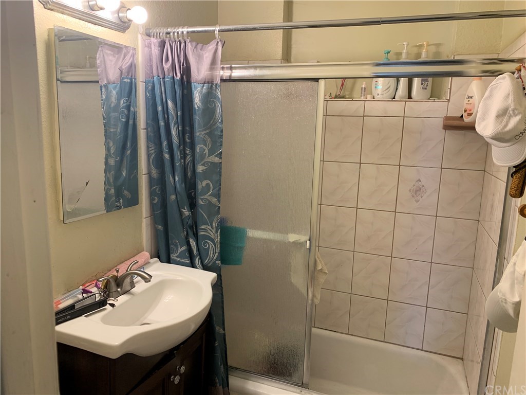 616 South Benjamin Street Rialto, CA 92376 - Photo 9 of 15