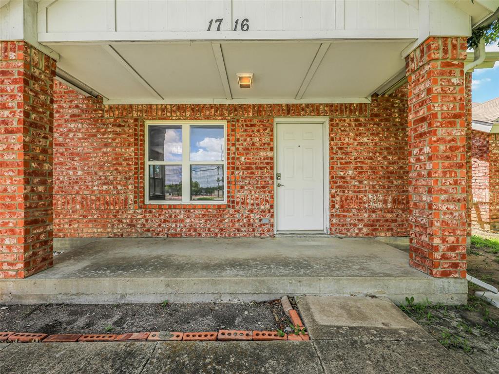 1716 East Parker Road Plano, TX 75074 - Photo 4 of 25 Covered Front porch
