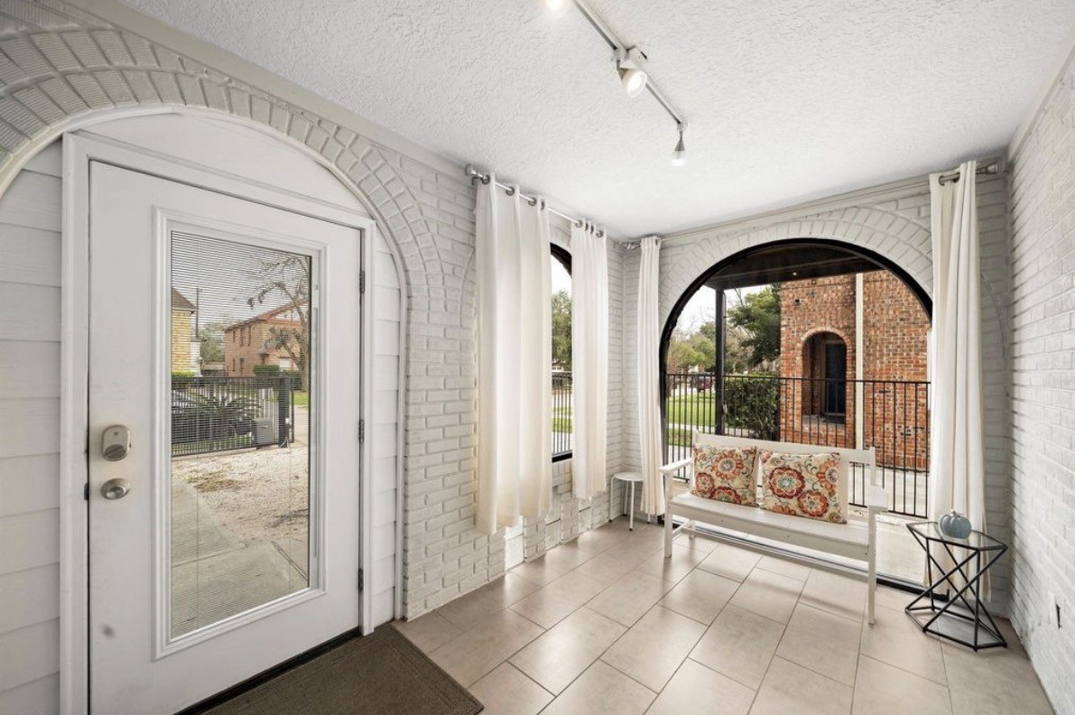 1633 Castle Court Houston, TX 77006 - Photo 2 of 38