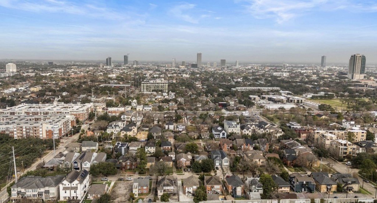 1633 Castle Court Houston, TX 77006 - Photo 23 of 38 Enjoy stunning panoramic views of Houston’s skyline, showcasing the beauty of the surrounding neighborhoods and cityscape. A rare vantage point that highlights the unbeatable location and urban convenience of this property.
