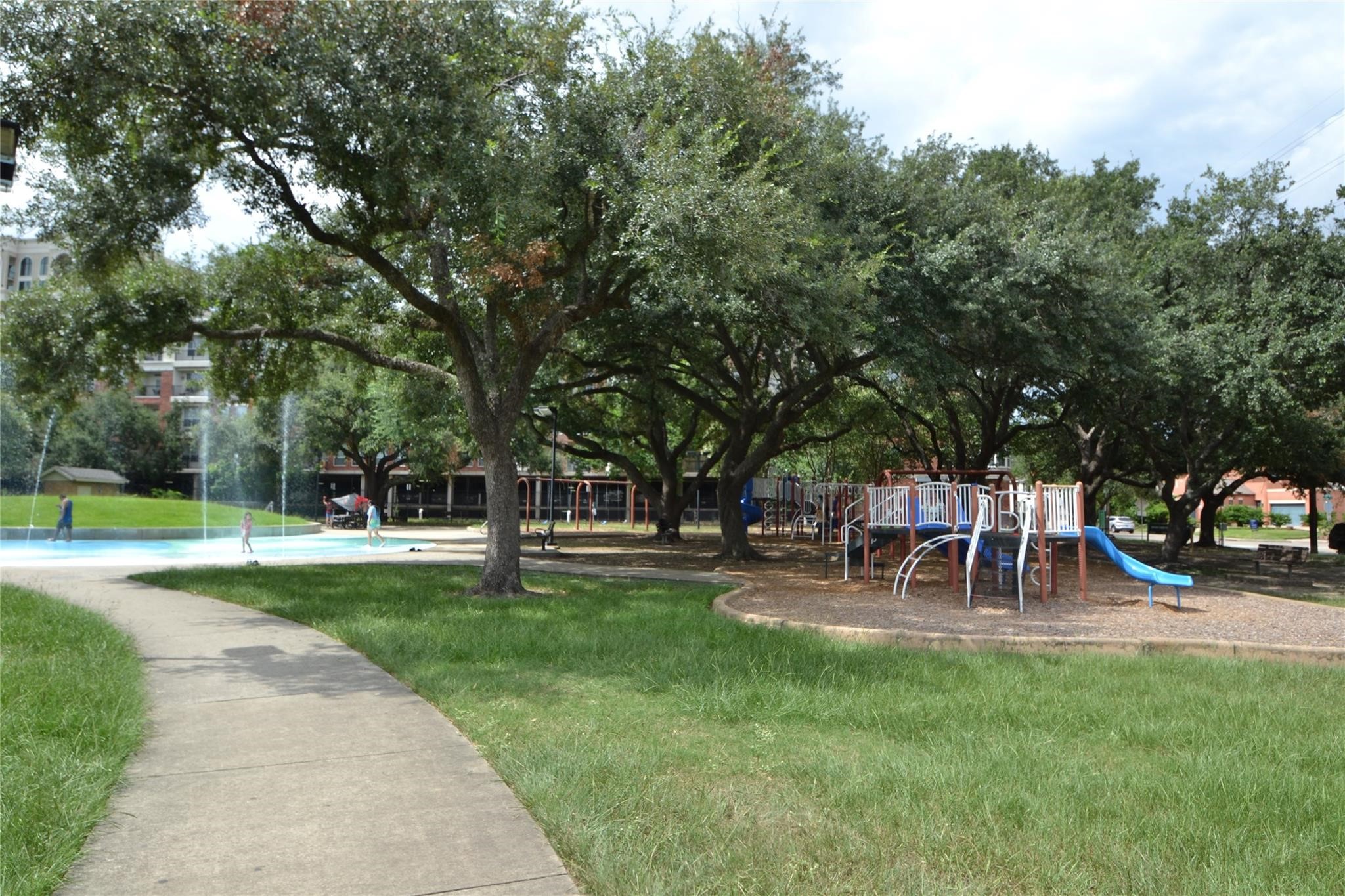 1633 Castle Court Houston, TX 77006 - Photo 34 of 38