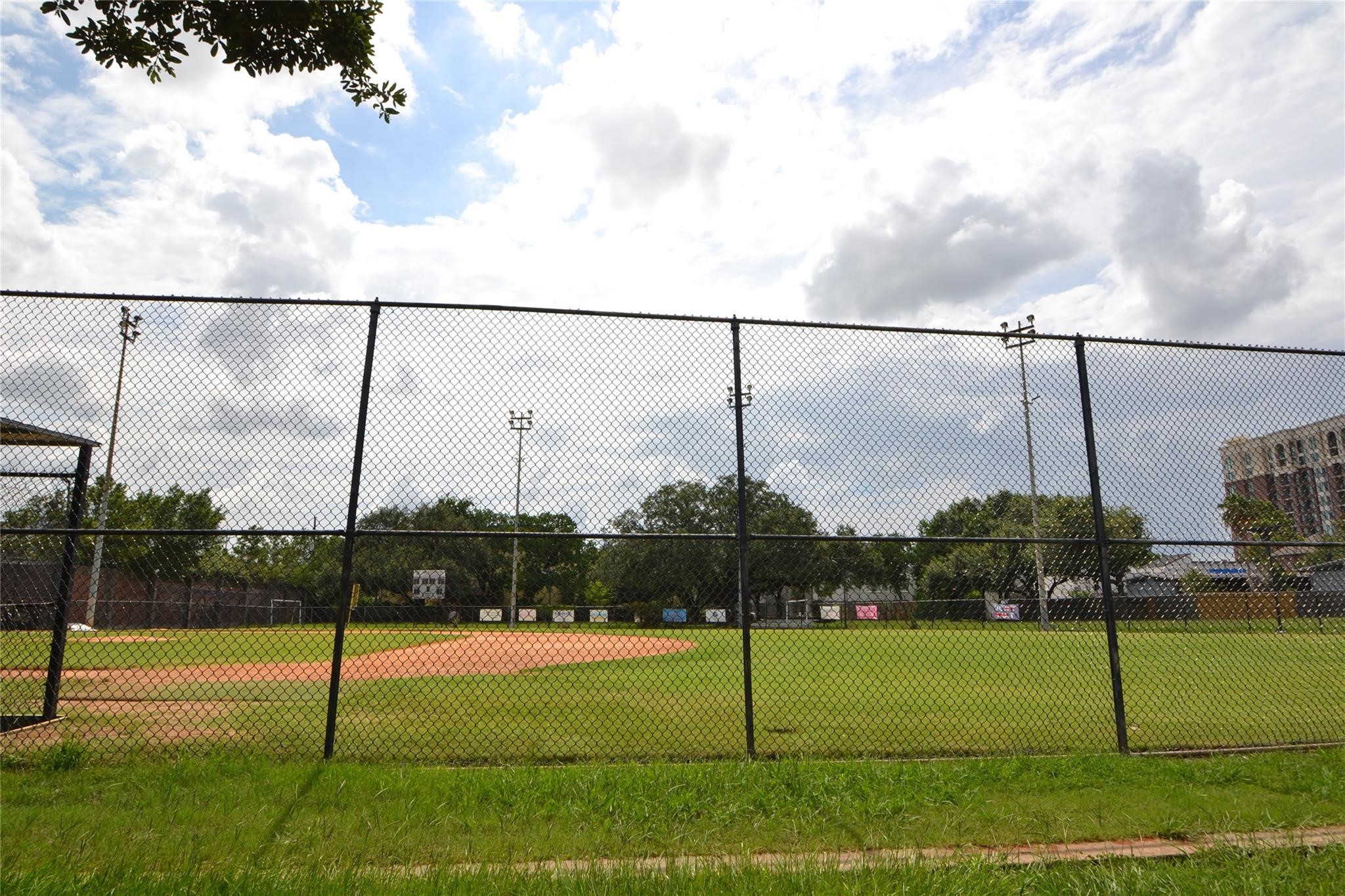 1633 Castle Court Houston, TX 77006 - Photo 36 of 38