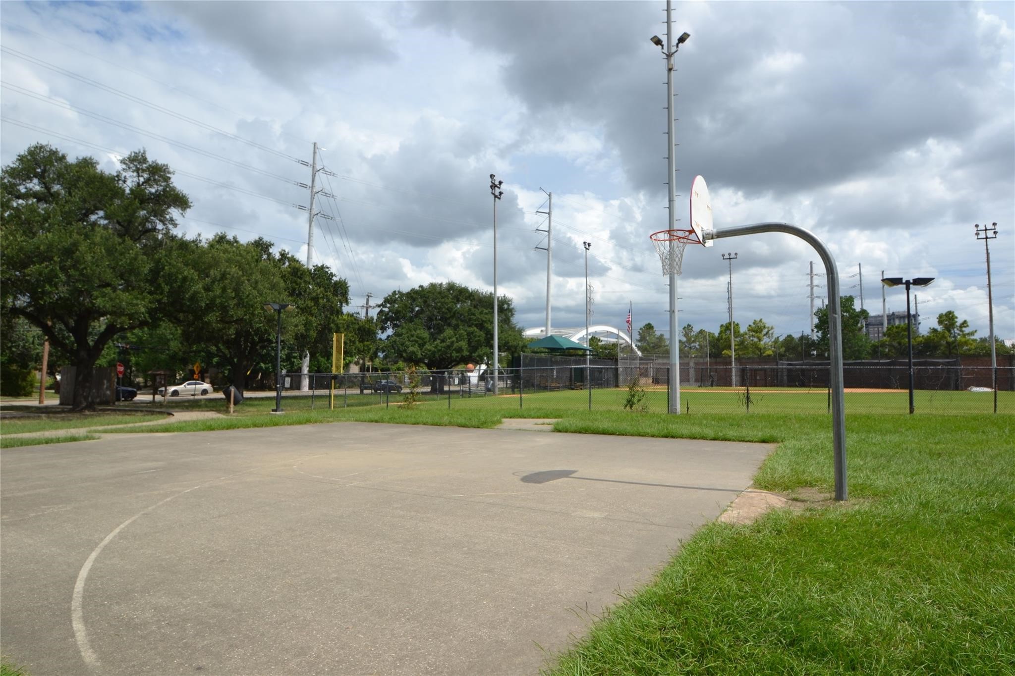 1633 Castle Court Houston, TX 77006 - Photo 37 of 38