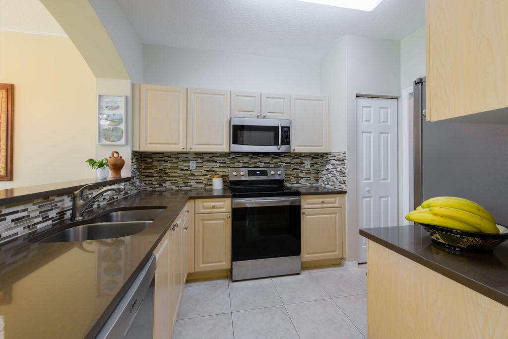 141 Coconut Key Lane Delray Beach, FL 33484 - Photo 9 of 33 DSC_6247-141CoconutKeyLN-Delray-Beach-DS
