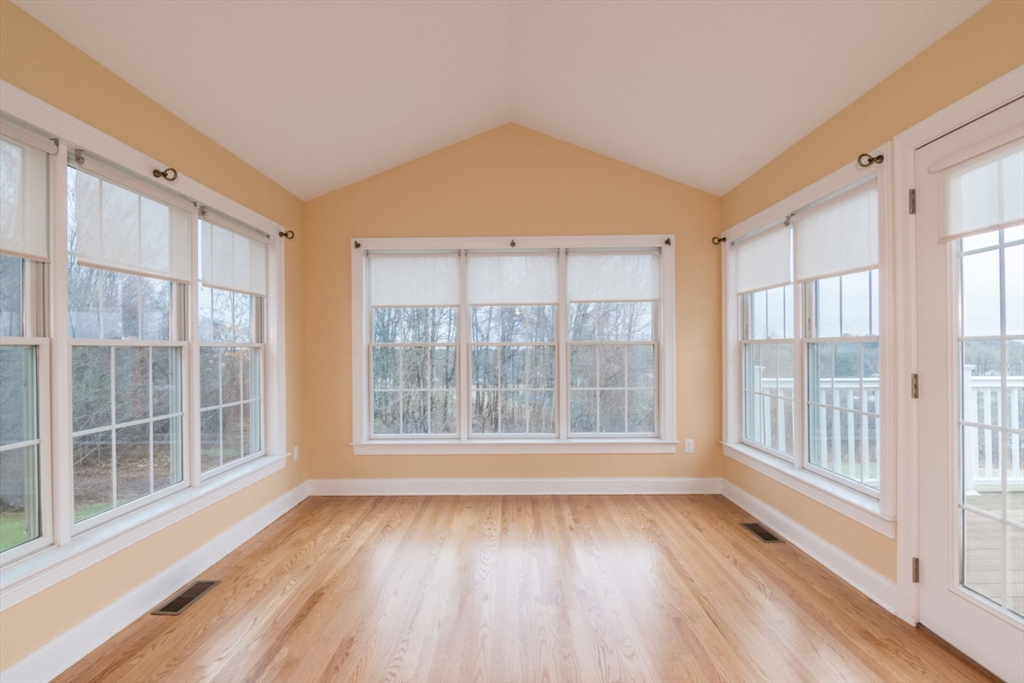 20 Bridge Road, Unit 17 Northampton, MA 01062 - Photo 18 of 35