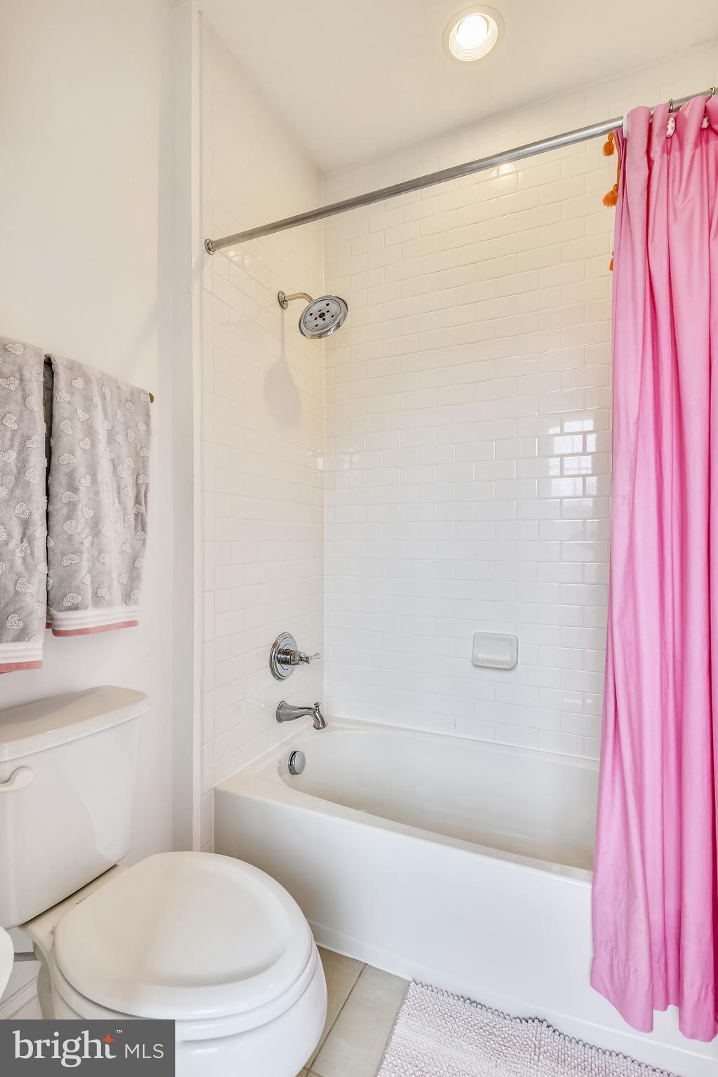 1013 Shore Acres Road Arnold, MD 21012 - Photo 34 of 67 Jack and Jill Bathroom- subway tile