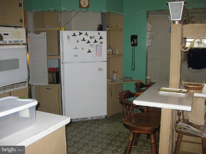 60 Holly Road Southampton, PA 18966 - Photo 2 of 17 Kitchen