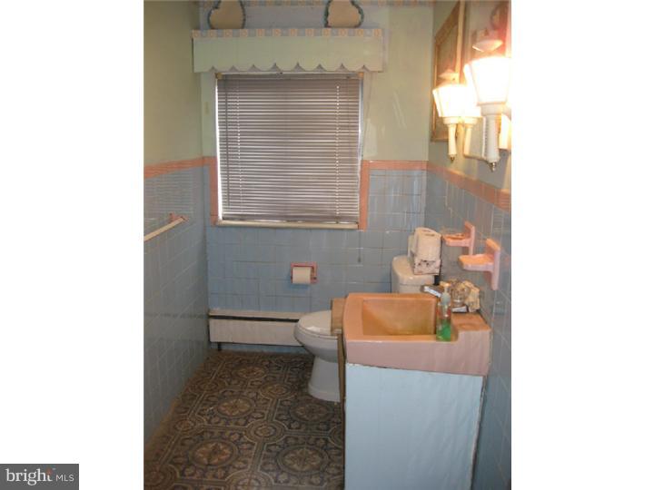 60 Holly Road Southampton, PA 18966 - Photo 14 of 17 Bathroom