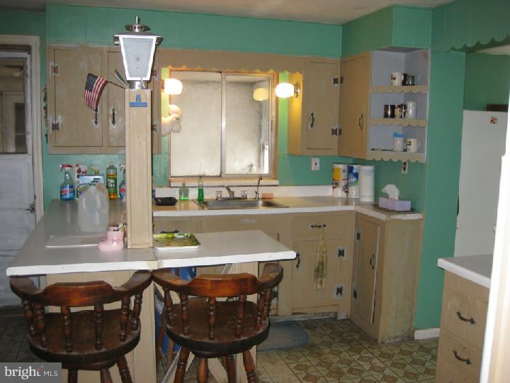 60 Holly Road Southampton, PA 18966 - Photo 3 of 17 Kitchen