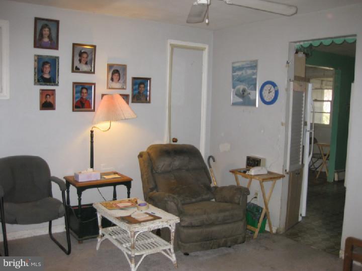60 Holly Road Southampton, PA 18966 - Photo 8 of 17 Family Room
