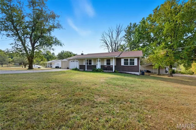 $269,000 | 49 El Sahara Drive, Cedar Hill, MO 63016