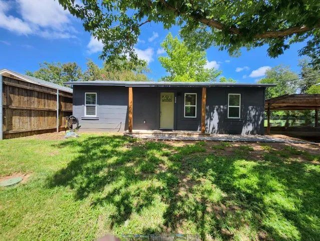 $1,800 | 804 North Orange Street, Fredericksburg, TX 78624