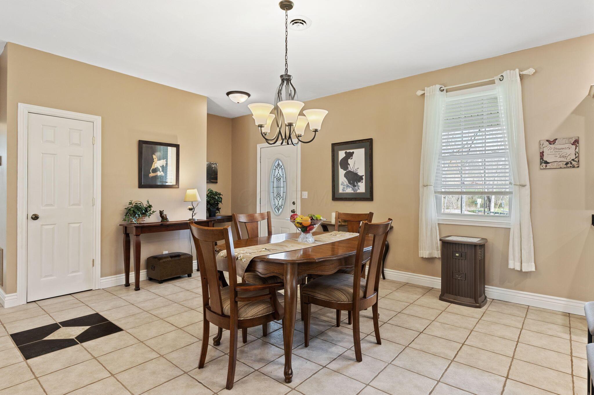 29809 Harry Short Road McArthur, OH 45651 - Photo 14 of 61 Eating Space - 29809 Harry Short Road, McArthur, OH 45651